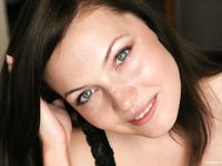 Feet - Svetlana A - 2007-08-23 Charming barefoot brunette