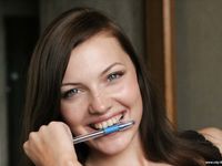 Feet - Svetlana A - 2007-08-23 Charming barefoot brunette