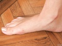 Feet - Svetlana A - 2007-08-23 Charming barefoot brunette