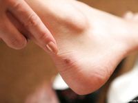 Feet - Svetlana A - 2007-08-23 Charming barefoot brunette