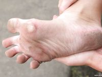 Feet - Svetlana A - 2007-08-23 Charming barefoot brunette