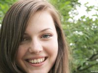 Feet - Svetlana A - 2007-08-23 Charming barefoot brunette