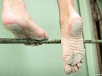 Feet - Svetlana A - 2007-08-23 Charming barefoot brunette