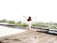 Feet - Svetlana A - 2007-08-23 Charming barefoot brunette