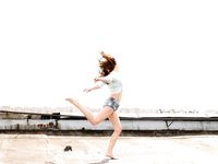 Feet - Svetlana A - 2007-08-23 Charming barefoot brunette