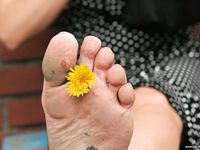 Feet - Svetlana A - 2007-08-23 Charming barefoot brunette