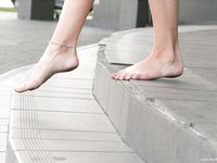 Feet - Svetlana A - 2007-08-23 Charming barefoot brunette