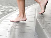 Feet - Svetlana A - 2007-08-23 Charming barefoot brunette