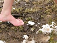 Feet - Tamara -  2009-05-27 Barefoot winter endurnce test