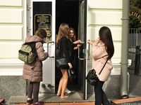 Feet - Uliana - 2016-11-29 Tired of shoes