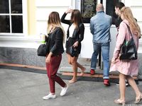 Feet - Uliana - 2016-11-29 Tired of shoes