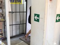 Feet - Uliana - 2016-11-29 Tired of shoes