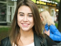 Feet - Uliana - 2016-11-29 Tired of shoes