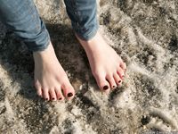 Feet - Valeria A - 2014-01-02 New barefoot experience