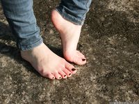 Feet - Valeria A - 2014-01-02 New barefoot experience