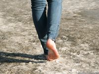Feet - Valeria A - 2014-01-02 New barefoot experience