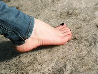 Feet - Valeria A - 2014-01-02 New barefoot experience