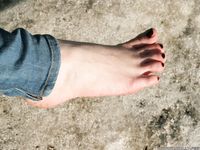 Feet - Valeria A - 2014-01-02 New barefoot experience