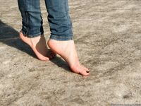 Feet - Valeria A - 2014-01-02 New barefoot experience