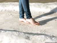 Feet - Valeria A - 2014-01-02 New barefoot experience