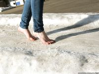 Feet - Valeria A - 2014-01-02 New barefoot experience