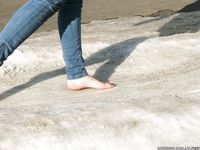 Feet - Valeria A - 2014-01-02 New barefoot experience