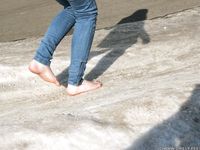 Feet - Valeria A - 2014-01-02 New barefoot experience