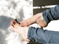 Feet - Valeria A - 2014-01-02 New barefoot experience