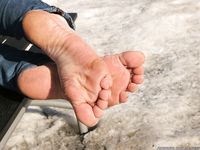 Feet - Valeria A - 2014-01-02 New barefoot experience