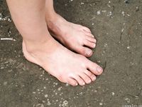 Feet - Valeria C - 2017-08-20 A barefoot trip