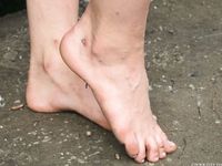 Feet - Valeria C - 2017-08-20 A barefoot trip