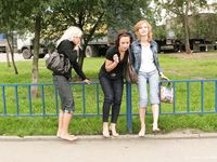 Feet - Valya + Ira + Jenya - 2006-12-25 Three barefoot girls