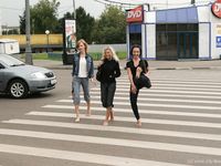 Feet - Valya + Ira + Jenya - 2006-12-25 Three barefoot girls