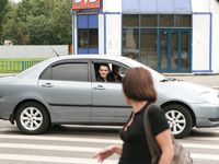 Feet - Valya + Ira + Jenya - 2006-12-25 Three barefoot girls