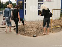 Feet - Valya + Ira + Jenya - 2006-12-25 Three barefoot girls