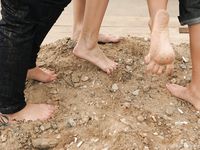 Feet - Valya + Ira + Jenya - 2006-12-25 Three barefoot girls