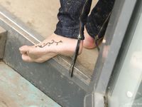 Feet - Valya + Ira + Jenya - 2006-12-25 Three barefoot girls