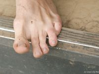 Feet - Valya + Ira + Jenya - 2006-12-25 Three barefoot girls