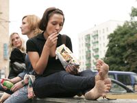 Feet - Valya + Ira + Jenya - 2006-12-25 Three barefoot girls