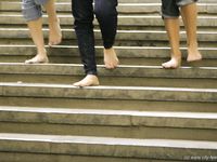 Feet - Valya + Ira + Jenya - 2006-12-25 Three barefoot girls