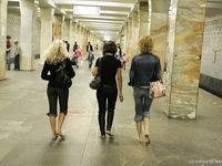 Feet - Valya + Ira + Jenya - 2006-12-25 Three barefoot girls