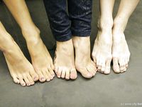 Feet - Valya + Ira + Jenya - 2006-12-25 Three barefoot girls