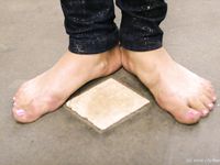 Feet - Valya + Ira + Jenya - 2006-12-25 Three barefoot girls