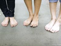Feet - Valya + Ira + Jenya - 2006-12-25 Three barefoot girls