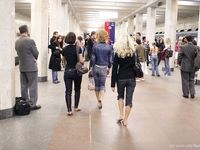 Feet - Valya + Ira + Jenya - 2006-12-25 Three barefoot girls