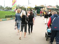 Feet - Valya + Ira + Jenya - 2006-12-25 Three barefoot girls