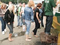 Feet - Valya + Ira + Jenya - 2006-12-25 Three barefoot girls