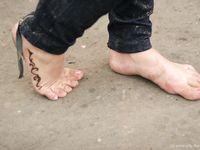 Feet - Valya + Ira + Jenya - 2006-12-25 Three barefoot girls