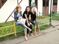 Feet - Valya + Ira + Jenya - 2006-12-25 Three barefoot girls