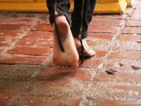 Feet - Valya + Ira + Jenya - 2006-12-25 Three barefoot girls